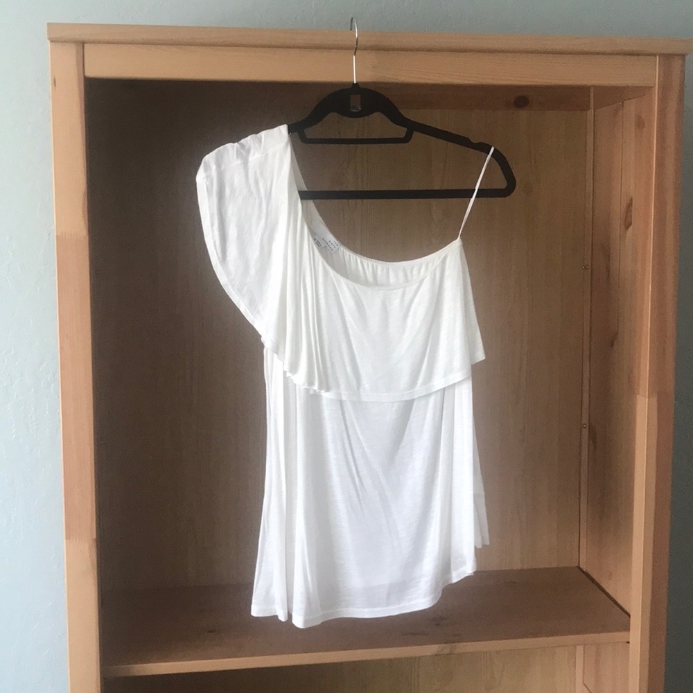 One shoulder top
